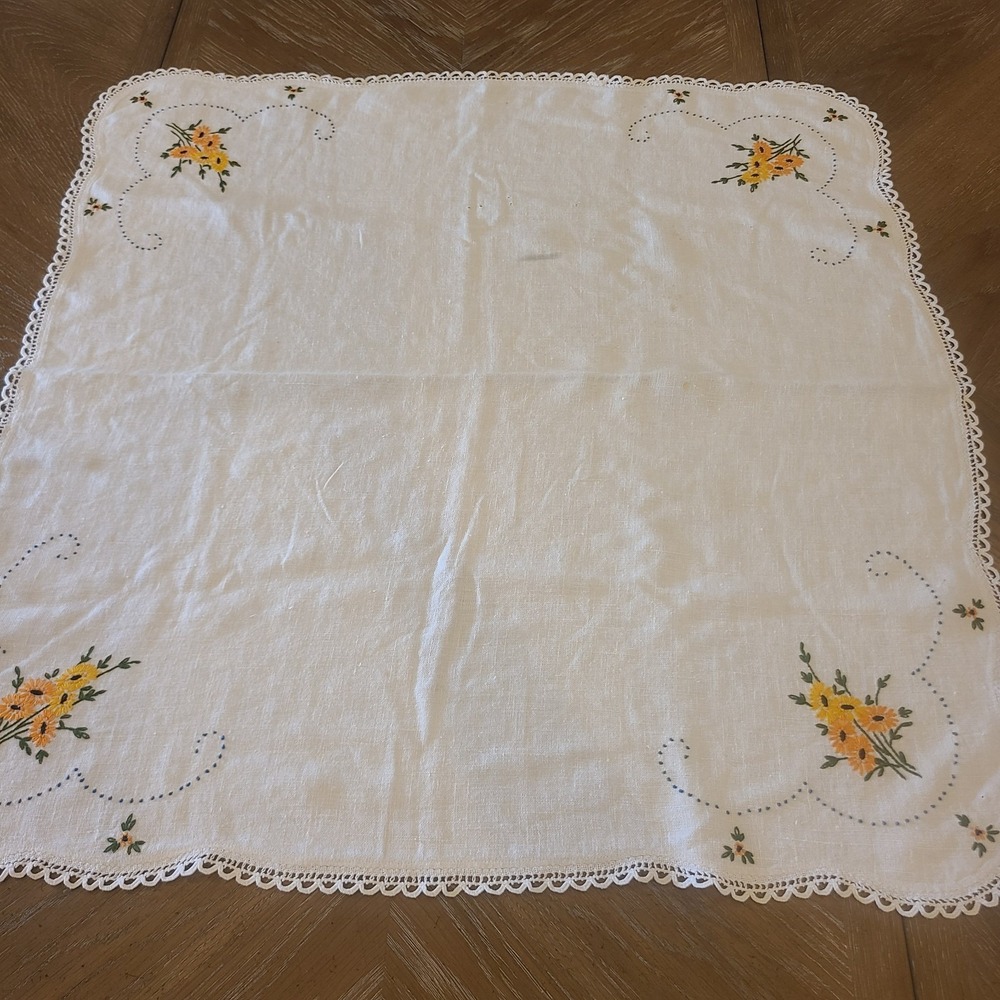 Vtg Linen Embroidered 30 X 30 Tablecloth Dresser Scarf